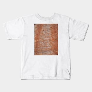 Sandstone rockface lines texture Kids T-Shirt